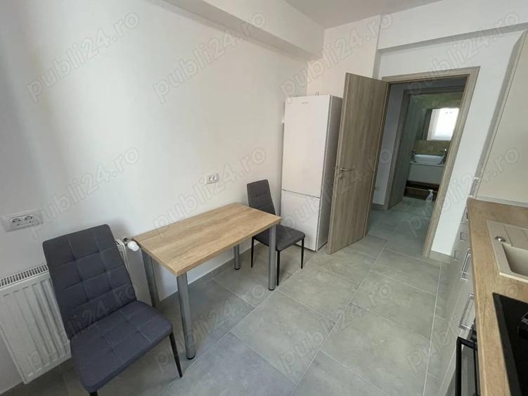 Apartament cu 2 camere decomandat în Tractorul