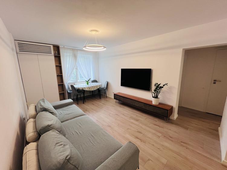 Apartament cu 3 camere semidecomandat, mobilat în Parcul Circului