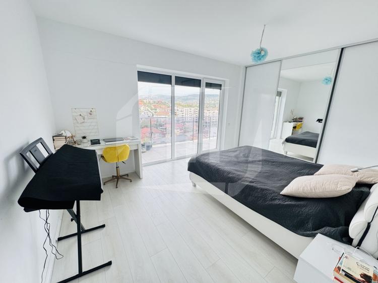 Apartament cu 4 camere semidecomandat, mobilat în Iris