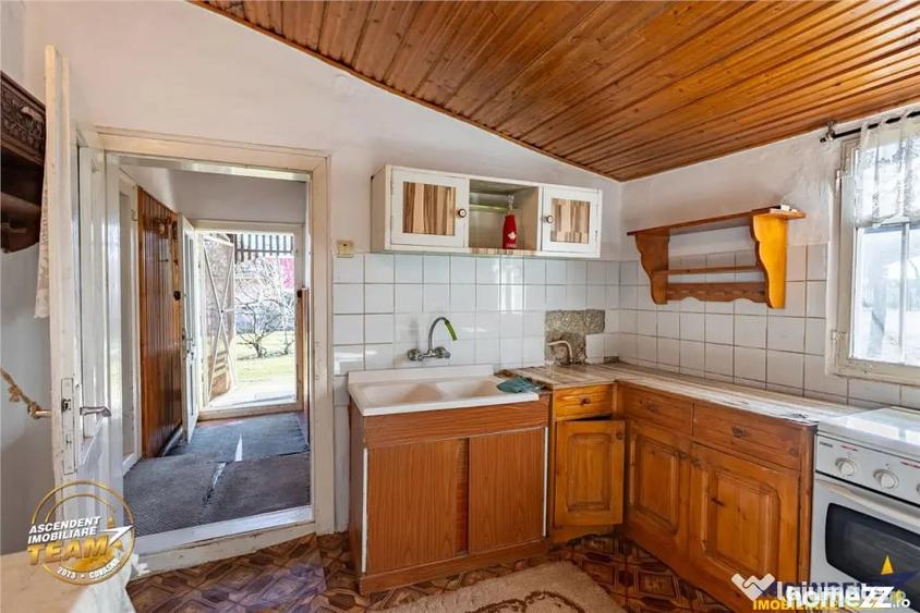 Casă cu 3 camere cu Teren 7608 Mp în Cernat