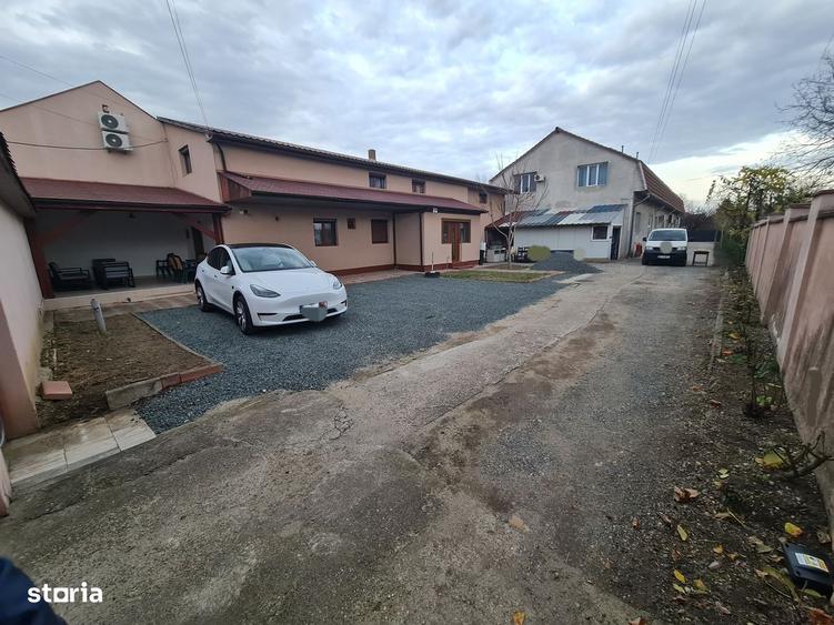 Casă cu 4 camere decomandat în Central
