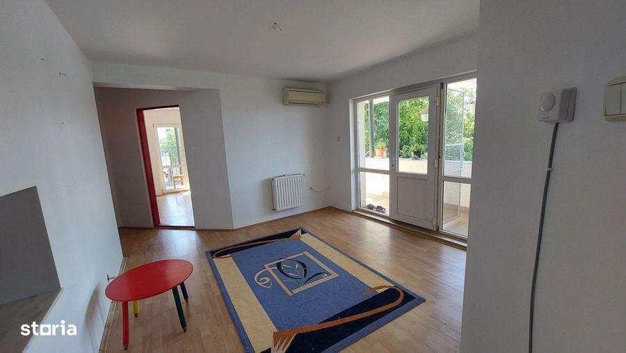 Apartament cu 3 camere, mobilat în Cetate
