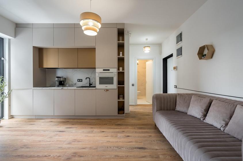 Apartament cu 3 camere semidecomandat, mobilat în Sisești