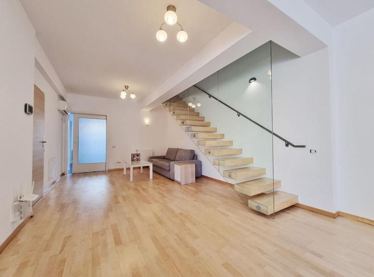Apartament cu 4 camere semidecomandat în Capitale