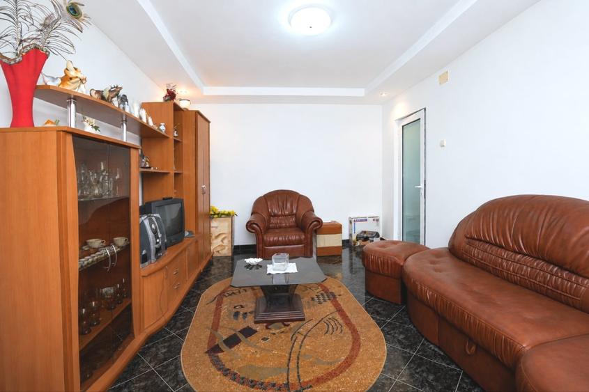 Apartament cu 2 camere decomandat în Precista