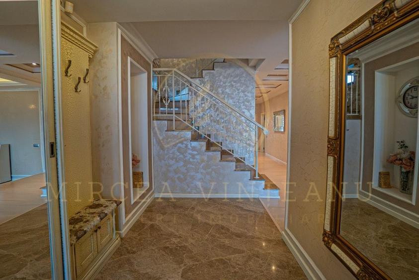 Casă individuală cu 10 camere cu Canalizare în Palazu Mare