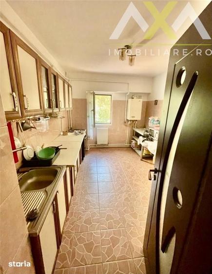 Apartament cu 3 camere decomandat în Nicolina