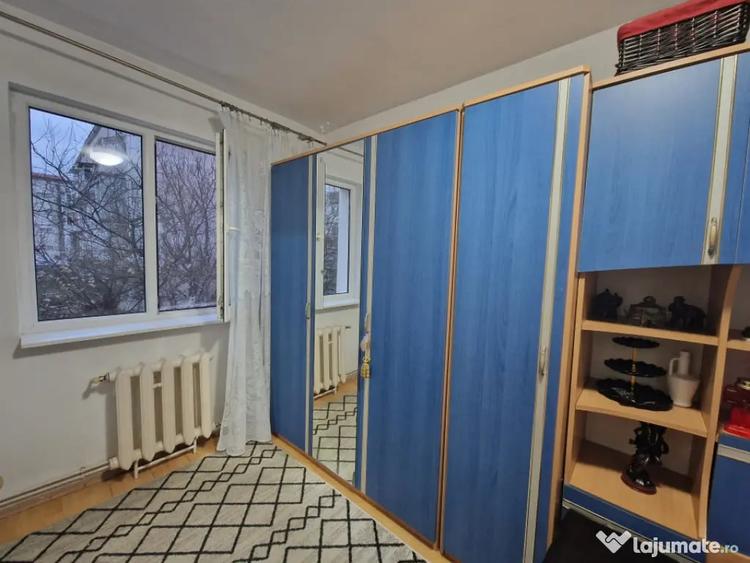 Apartament cu 2 camere semidecomandat, mobilat în Decebal