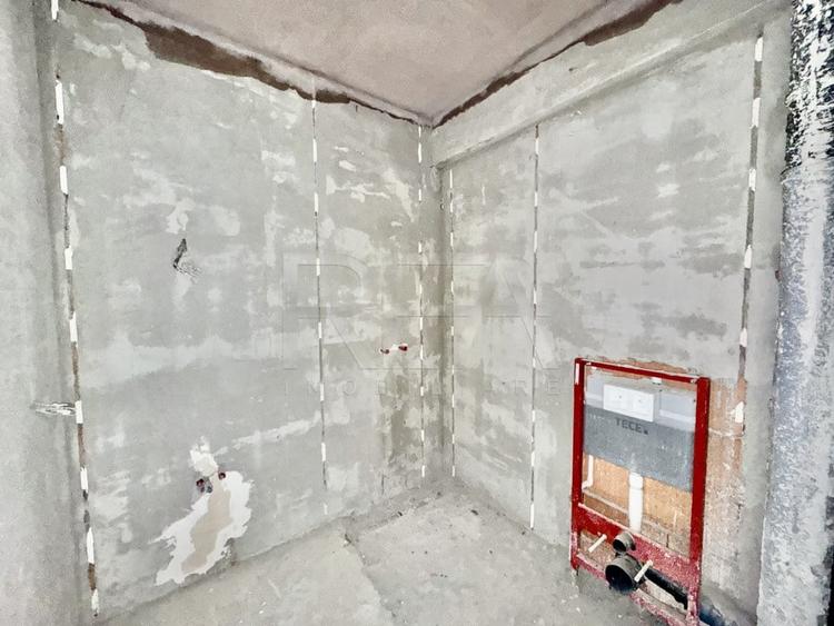 Apartament cu 3 camere semidecomandat în Matei Voievod