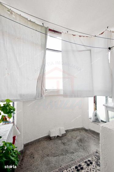 Apartament cu 4 camere decomandat în Micro 17