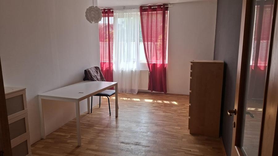 Casă cu 6 camere cu Teren 550 Mp în Corbeanca