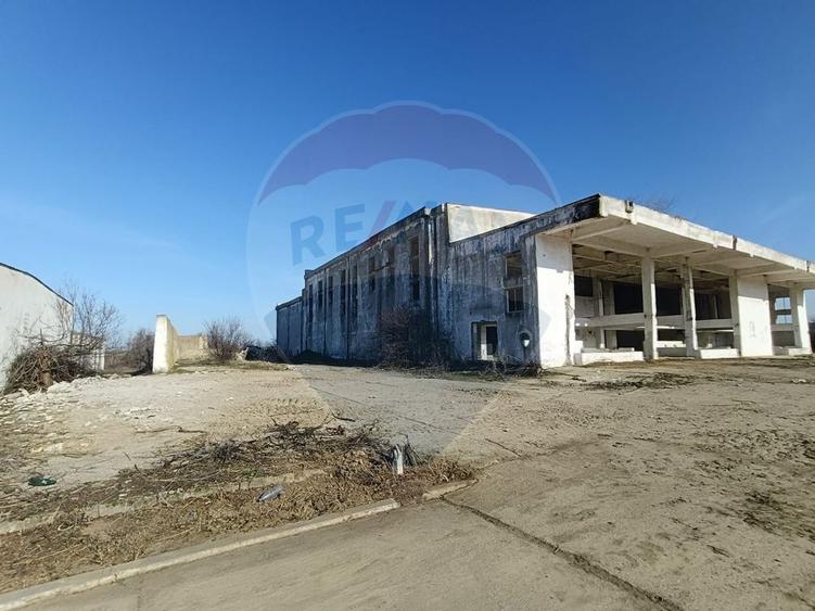 Spațiu industrial, de 5,000 mp, în Niculițel
