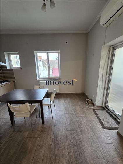 Apartament cu 3 camere semidecomandat în Central