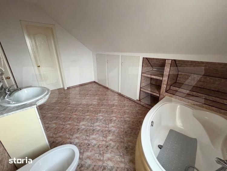 Casă cu 8 camere cu Teren 1800 Mp în Vețel