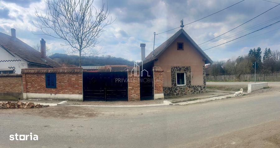 Casă cu 2 camere cu Teren 582 Mp în Saschiz