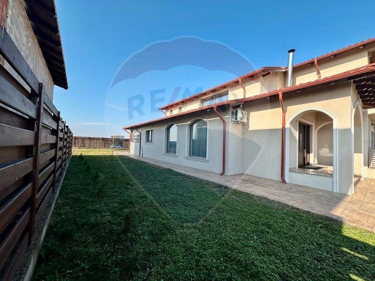 Casă cu 5 camere cu Teren 960 Mp în Vânători