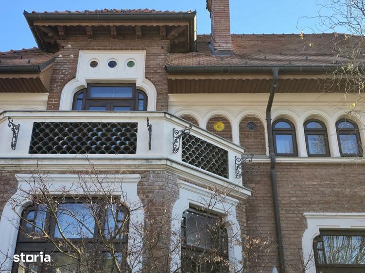 Casă cu 8 camere cu Teren 835 Mp în Central