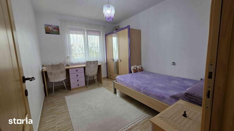 Casă cu 3 camere cu Teren 1008 Mp în Sânmartin