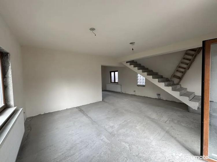 Casă cu 4 camere în Central