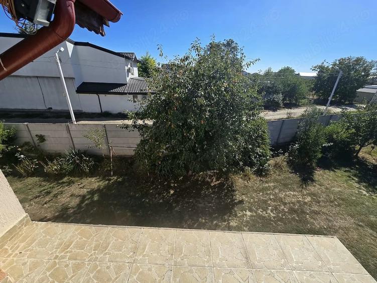 Casă cu 6 camere cu Teren 1300 Mp în Săbăreni