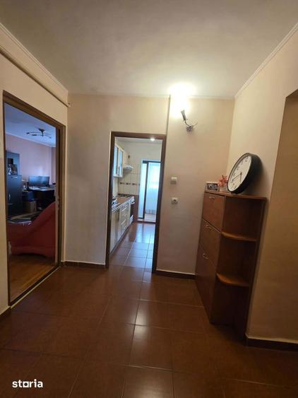 Apartament cu 3 camere, mobilat în Central