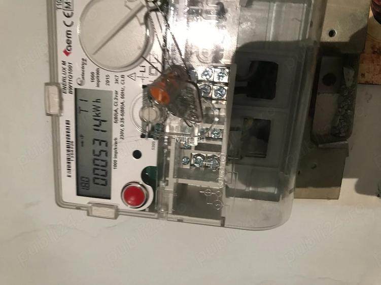 Apartament cu 3 camere decomandat la parter si pivnita