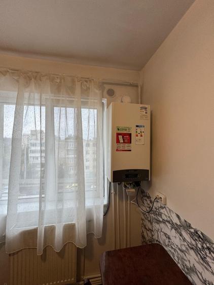 Apartament cu 2 camere semidecomandat în Podu Roș