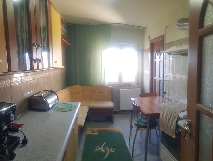 Apartament cu 3 camere decomandat în Buzaului