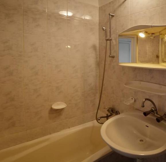 Apartament cu 3 camere semidecomandat, mobilat în Obor