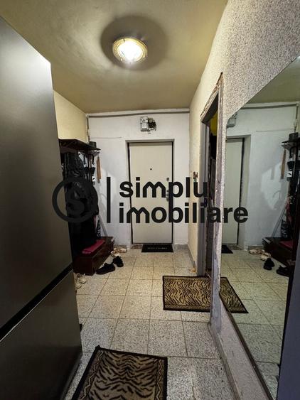 Apartament cu 3 camere semidecomandat în Gării