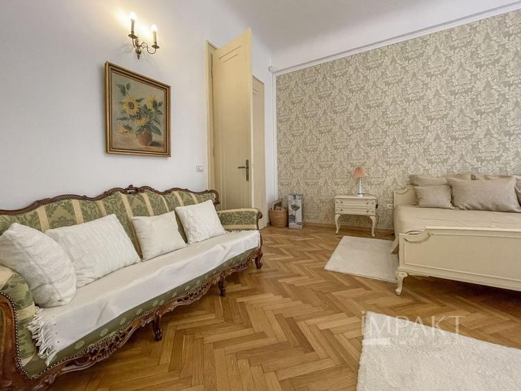 Apartament cu 3 camere semidecomandat, mobilat în Central