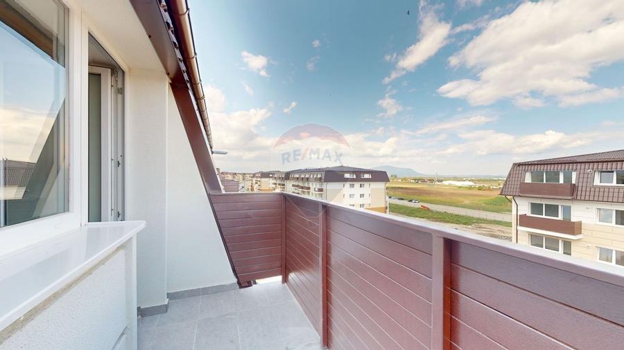 Apartament cu 2 camere semidecomandat în Sânpetru