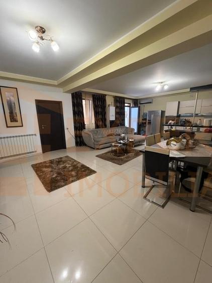 Casă individuală cu 9 camere cu Canalizare în Tomis II