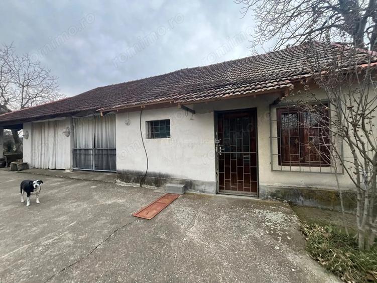 Casă cu 7 camere cu Canalizare în Dumbrava