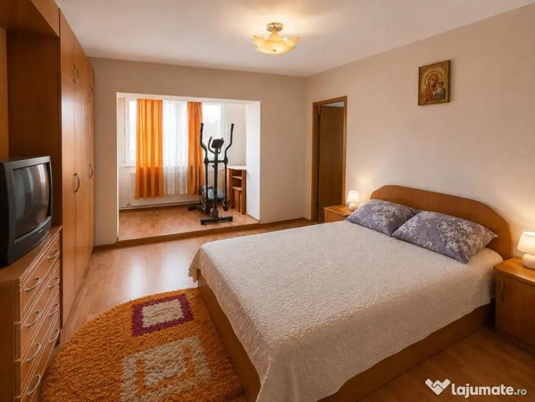 Apartament cu 4 camere decomandat în Central