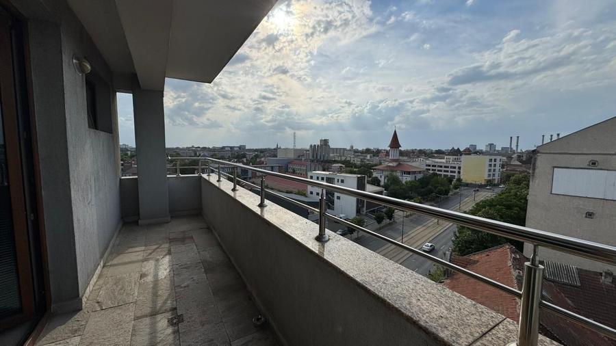 Apartament cu 3 camere, mobilat în Complex Studențesc