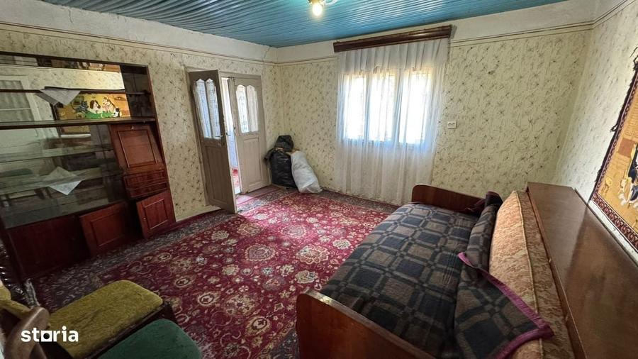 Casă cu 3 camere în Siretu
