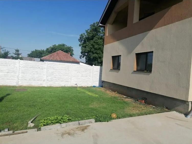 Casă individuală cu 5 camere cu Teren 400 Mp în Nord