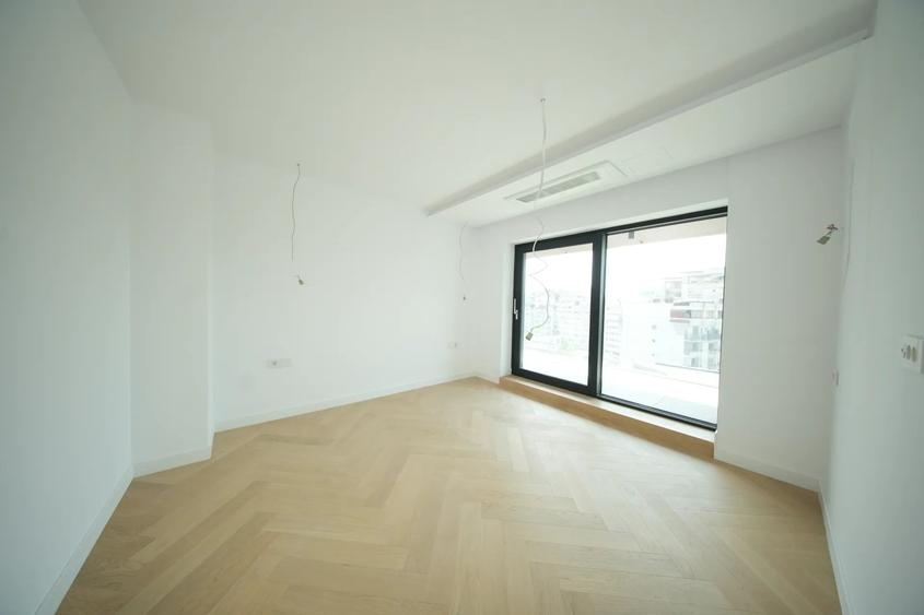 Penthouse cu 4 camere decomandat în Unirii