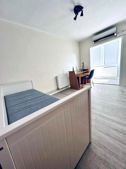 Apartament cu 3 camere semidecomandat în Complex Studențesc
