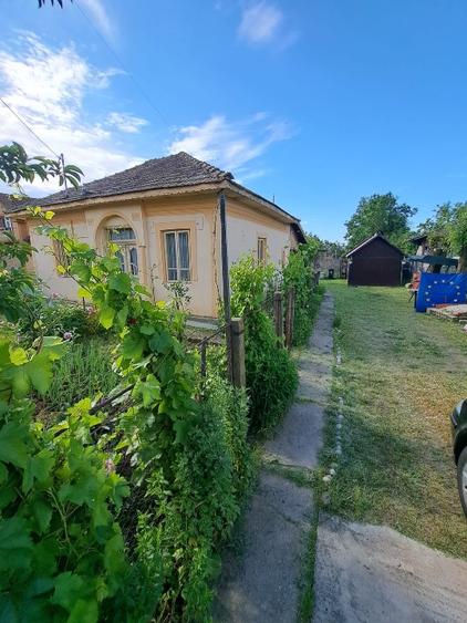 Casă individuală cu 5 camere cu Teren 1000 Mp în Redea