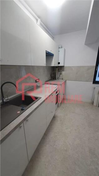 Apartament cu 3 camere semidecomandat în Fundeni