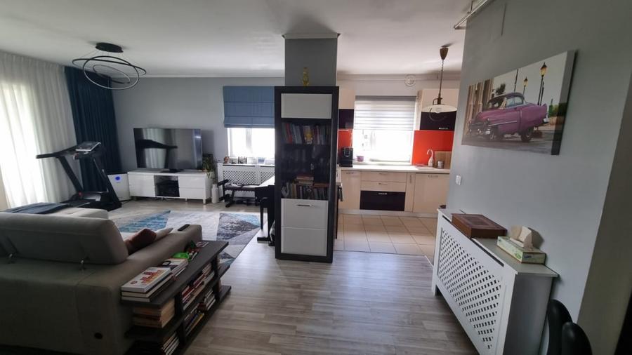 Apartament cu 3 camere semidecomandat în Odăi