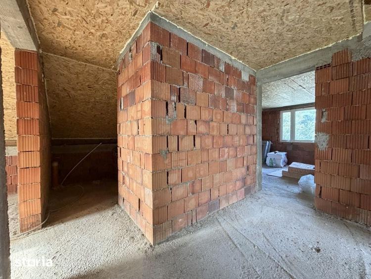 Casă cu 5 camere cu Teren 735 Mp în Sânmihaiu Român