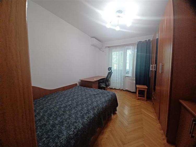 Apartament cu 3 camere nedecomandat, mobilat în Tineretului