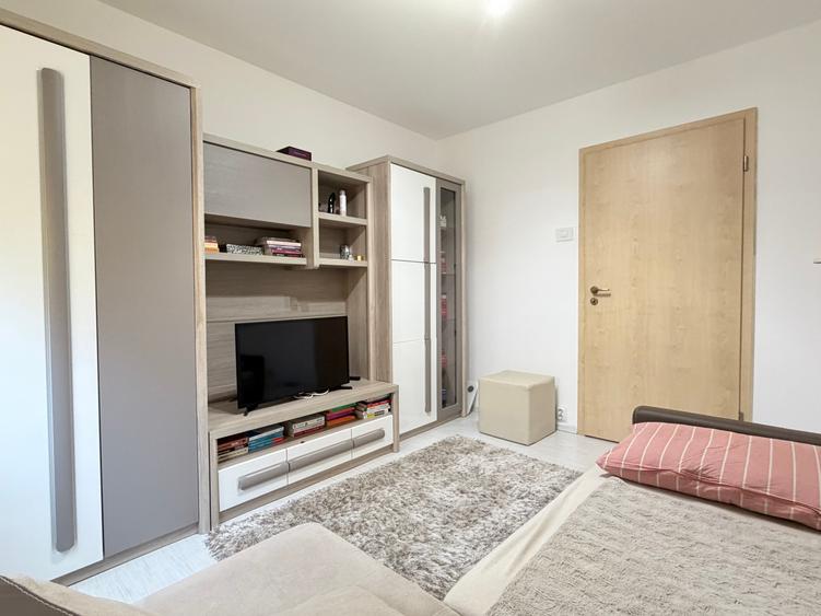 Apartament cu 3 camere semidecomandat în Gheorghe Lazăr