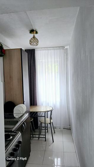 Apartament cu 2 camere semidecomandat în Craiovei