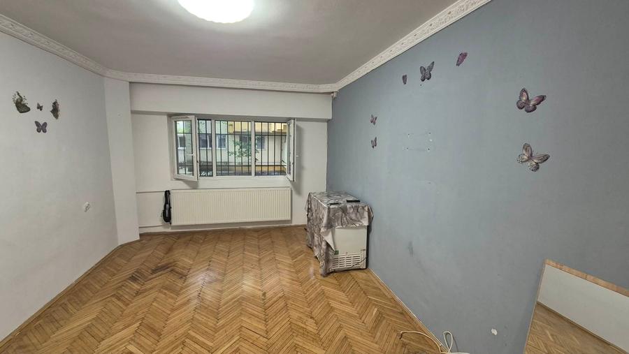 Apartament cu 3 camere decomandat în Lacul Tei