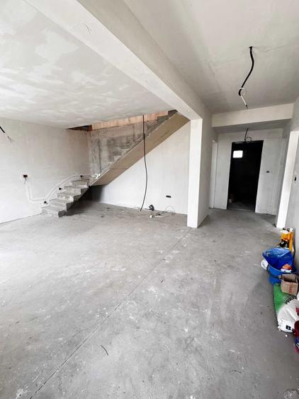 Casă cu 4 camere cu Teren 500 Mp în Braniștea