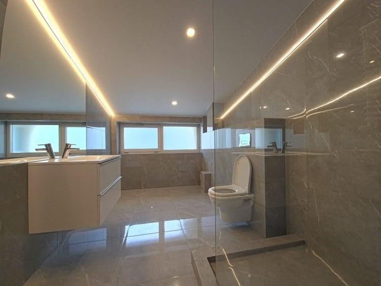 Casă cu 10 camere cu Teren 352 Mp în Dorobanți